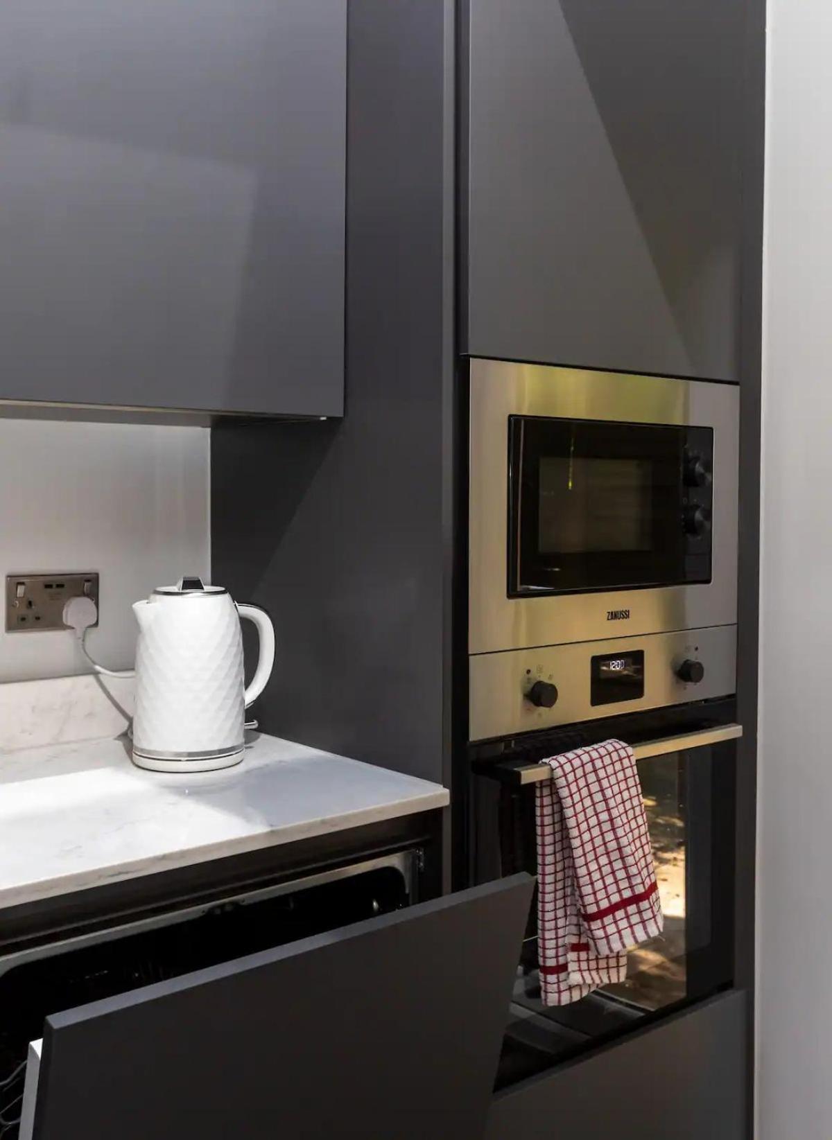 Stylish 2-Bed Flat In The Heart Of West Hampstead Apartment London Exterior photo